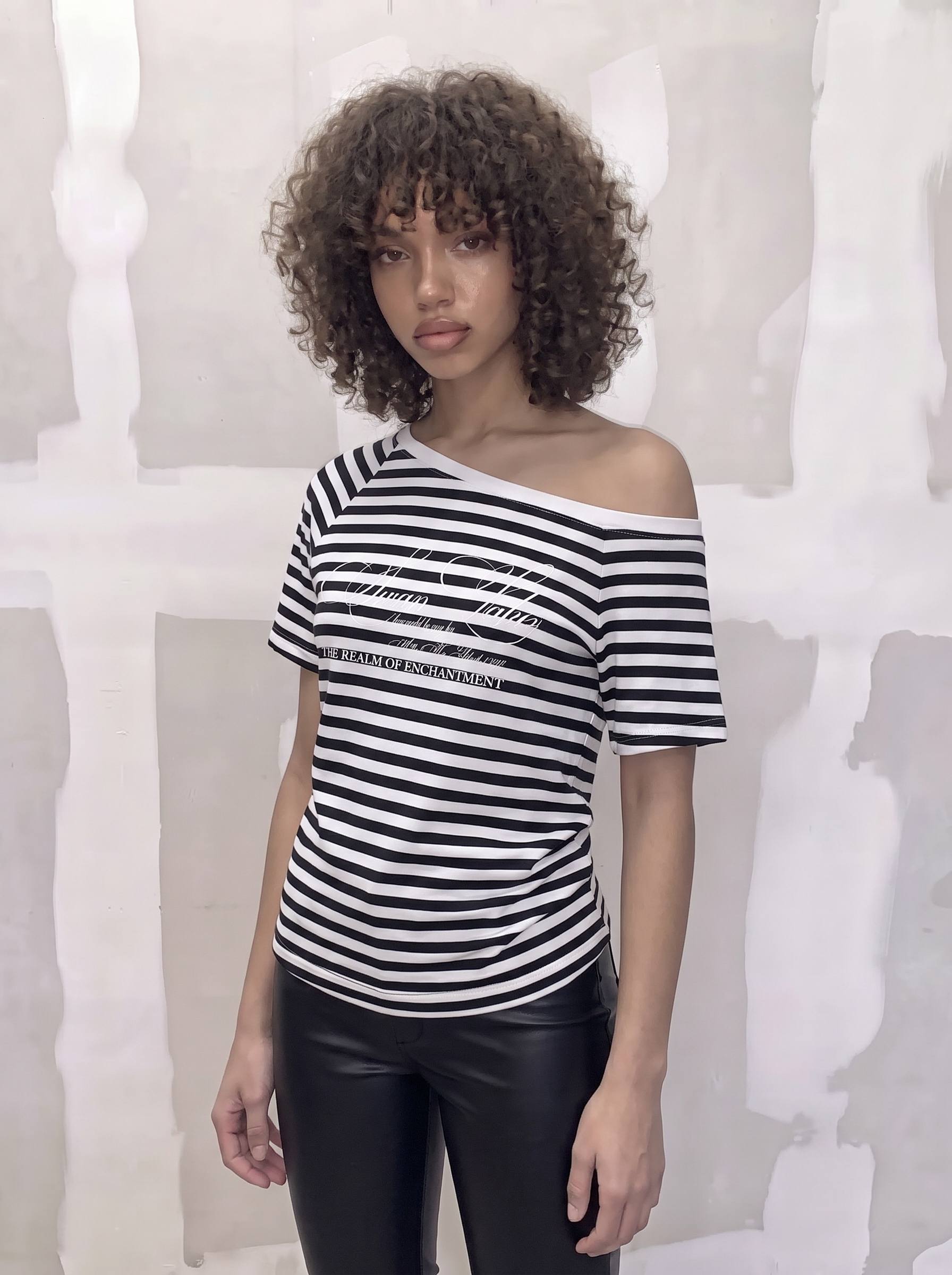 SWAN LAKE ONE SHOULDER T-SHIRT