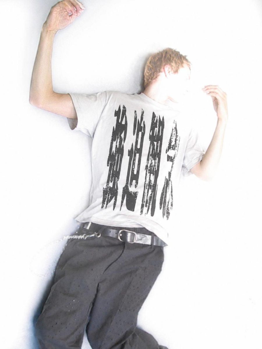 衣服 T-SHIRT