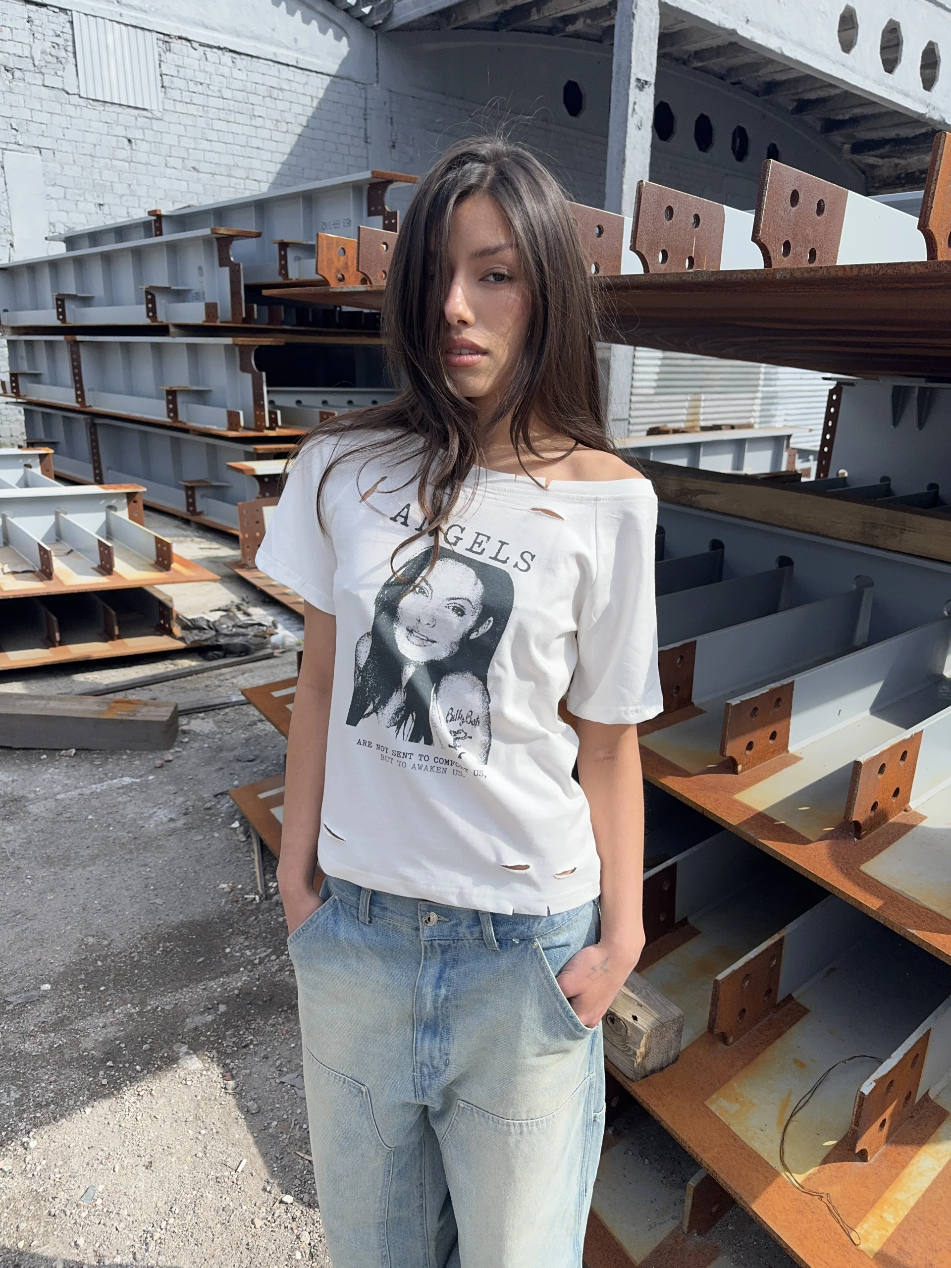 DISTRESSED ONE SHOULDER T-SHIRT