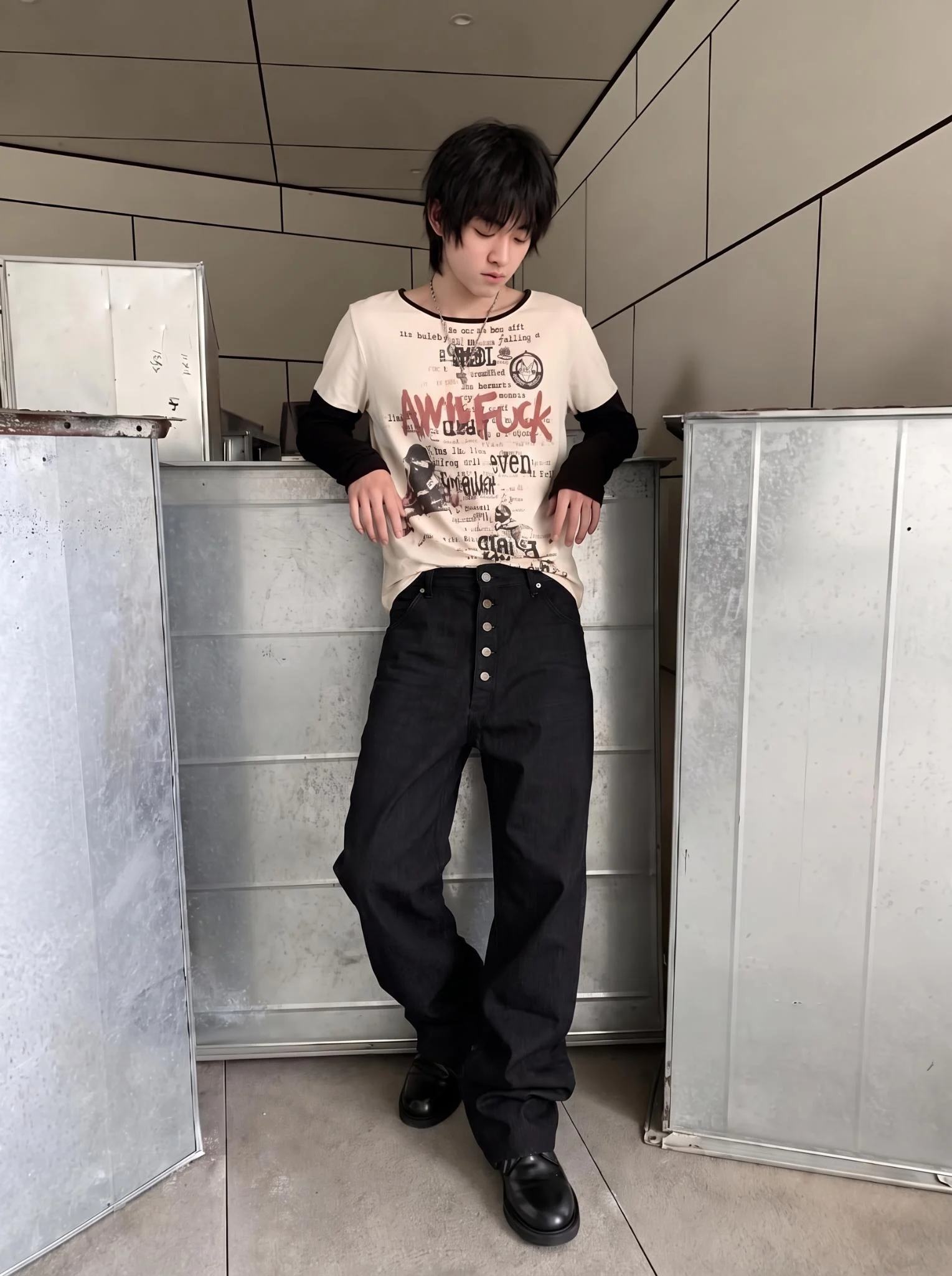 BLACK BUTTONED JEANS